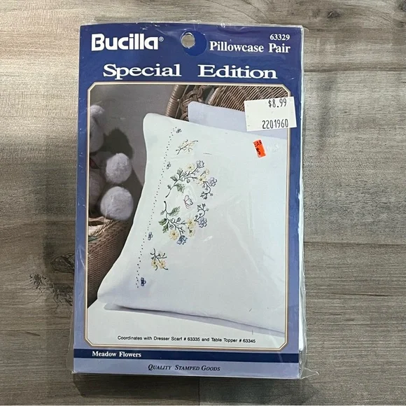 NWT Bucilla Special Edition Stamped Embroidery Flowers Pillowcase Pair & Floss - Picture 4 of 10